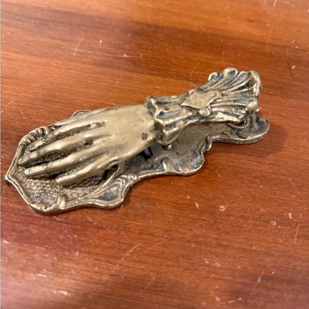 Victorian Vintage Brass Hand Clip - Picture 4 of 7